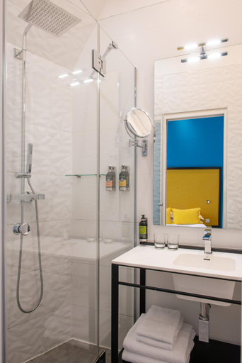 Bathroom 5, Hotel Arc de Triomphe, Paris