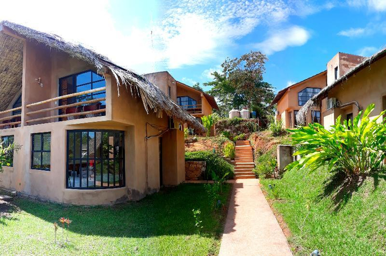 Exterior & Views