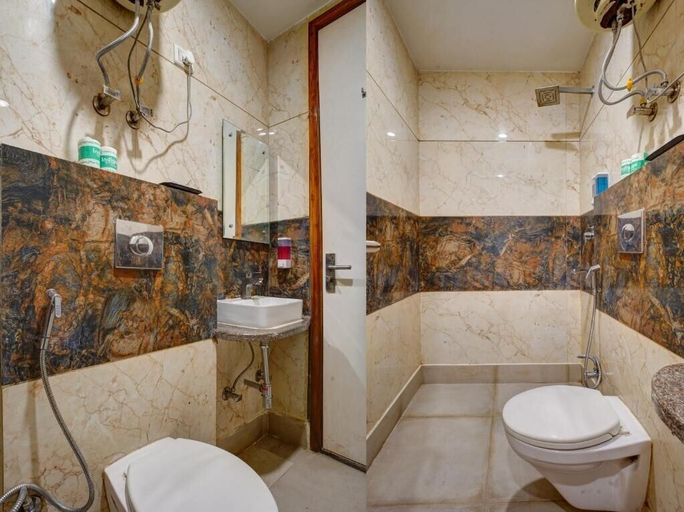 Bathroom, Hotel Lord Krishna Palace, Delhi