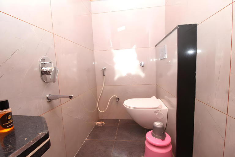 Bathroom 3, Hotel Diamond Palace, Bhopal