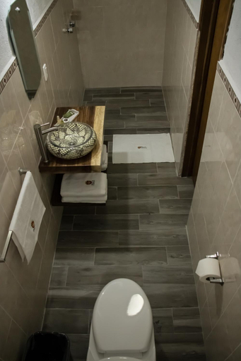 Bathroom 4, Hotel Real de Castilla Colonial, Guadalajara