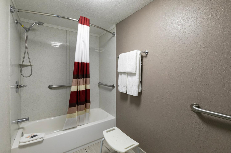 Bathroom 4, Red Roof PLUS+ & Suites Knoxville West-Cedar Bluff, Knox