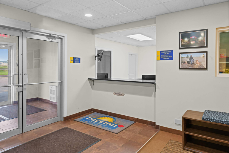 Public Area 2, Elk Island Studios – Lamont, Division No. 10