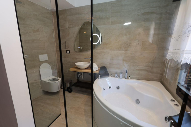 Bathroom 3, Ador Boutique Hotel, Beratit