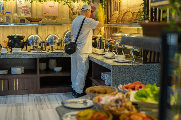 Food & Drinks 5, Hak Huot Hotel 1, Ou Chrov