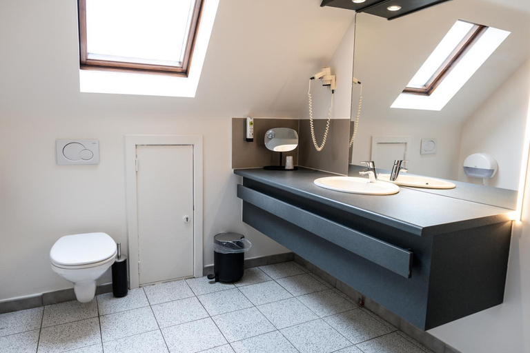 Bathroom 3, Hotel Apostroff, West-Vlaanderen