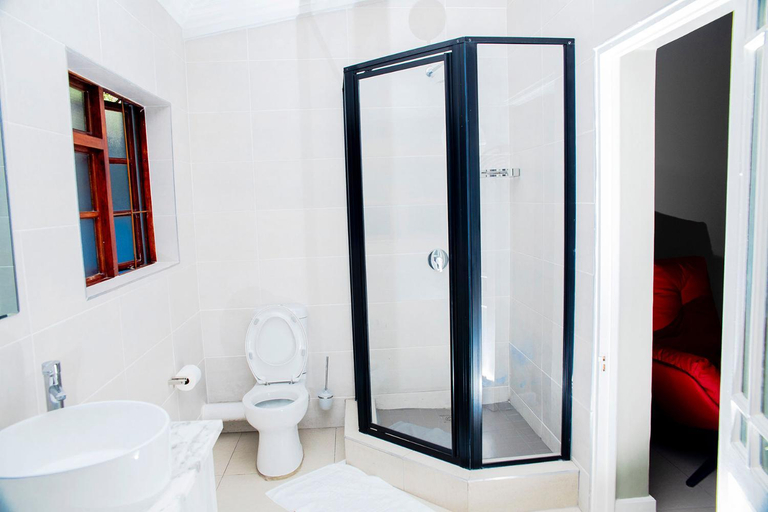 Bathroom 4, Positano Boutique Hotel, Chris Hani