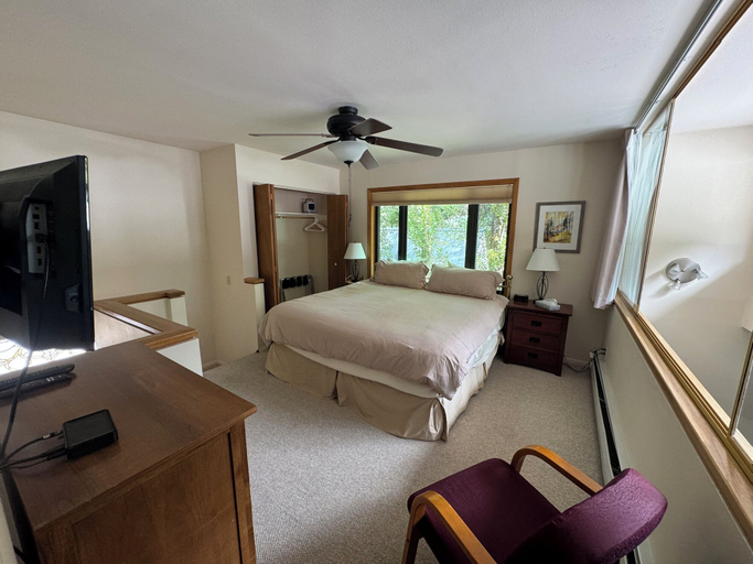 Bedroom 2, Shadow Mountain Lodge, Pitkin