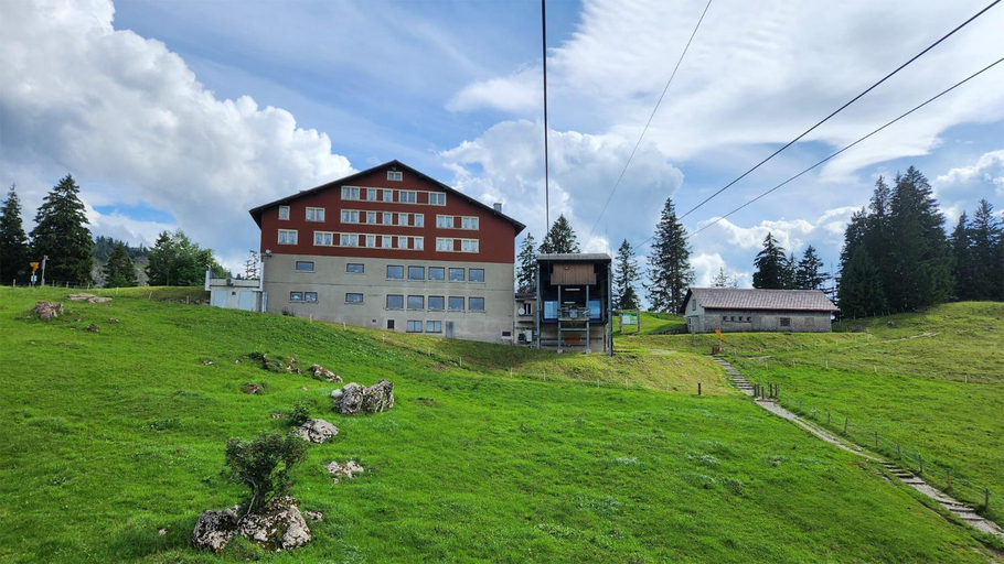 Exterior & Views