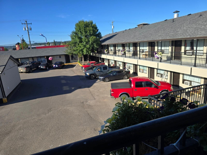 Others 5, Camelot Court Motel, Fraser-Fort George