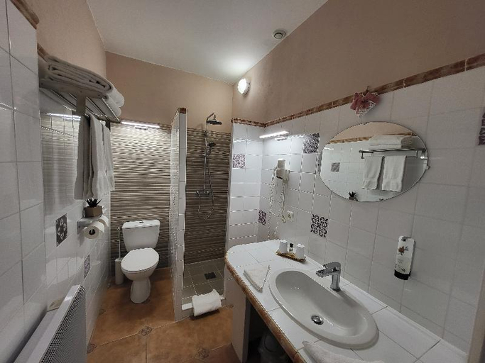 Bathroom 3, Logis Hotel La Bastide Saint Bach, Drôme