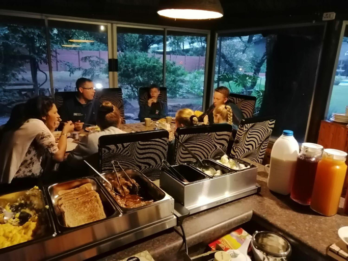 Food & Drinks 3, Azrielle Guesthouse, Fezile Dabi