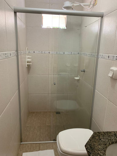 Bathroom 3, Pissin Plaza Hotel, Goiania