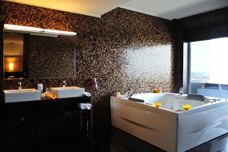 Bathroom 5, Axis Porto Business & Spa Hotel, Matosinhos