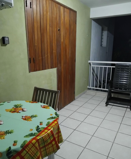 Bedroom 2, Kaz A Ti Jo, Petit-Bourg