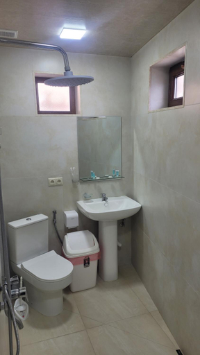 Bathroom 3, Dallar Guest House, Yerevan