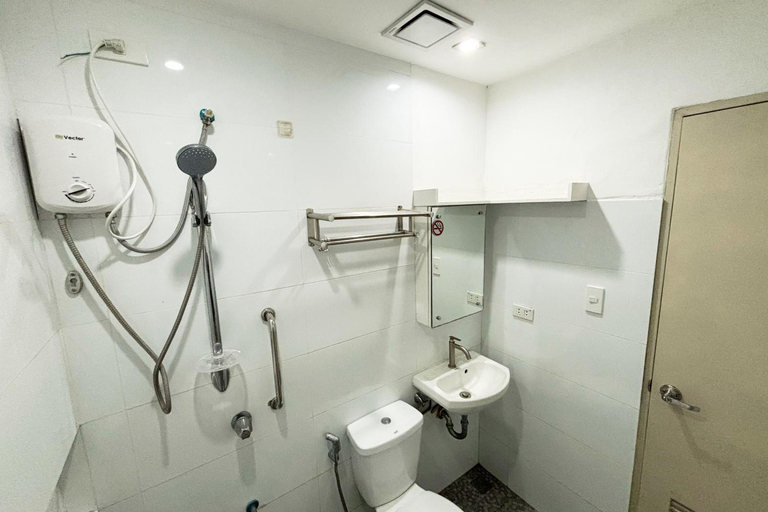 Bathroom 4, Accessline Inn Boracay powered by Cocotel , Malay