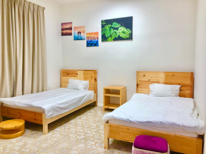 Bedroom 2, The Motel 411, Sur