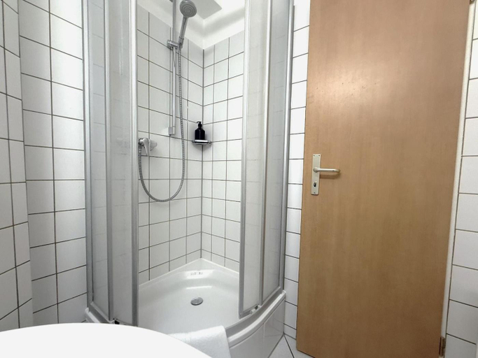 Bathroom 4, DAS SCHMOCKWITZ, Berlin