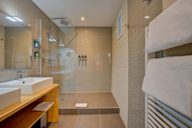 Bathroom 5, Grand Hotel d'Orange, BW Signature Collection, Vaucluse