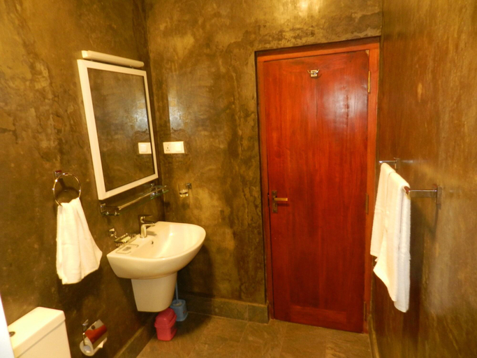Bathroom 3, Eeescart Family Resort, Bandarawela