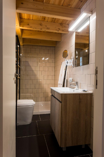 Bathroom 4, OPO Bonjardim 902 I, Porto
