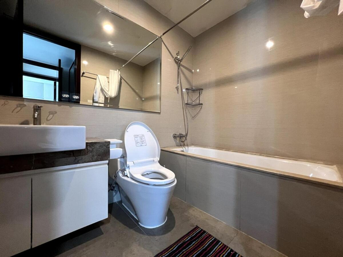 Bathroom 5, Casa Grande 3 Bed Mall Kota Kasablanka - Travelibu, Jakarta Selatan