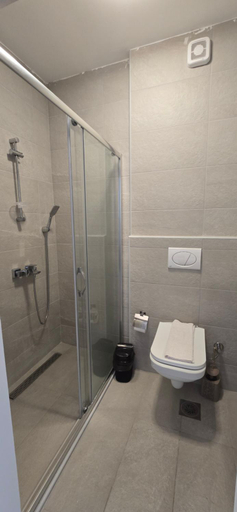 Bathroom 5, Adriatic Heights