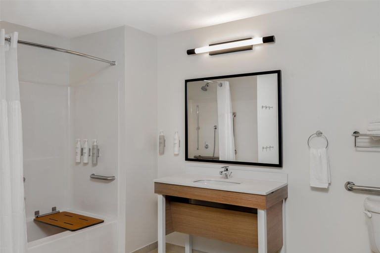 Bathroom 4, Spark by Hilton Summerville, Berkeley