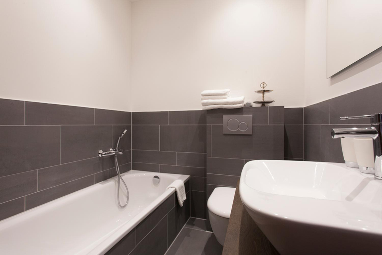 Bathroom 2, Hotel Angerland Garni, Mettmann