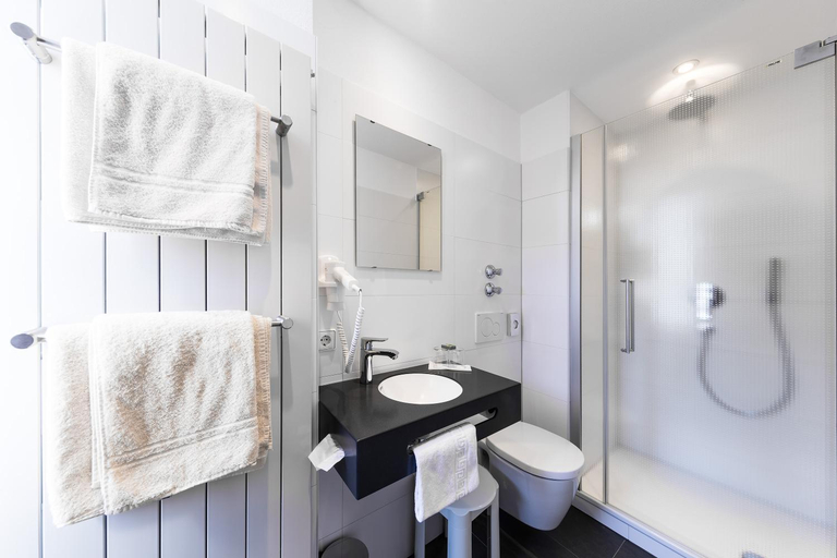 Bathroom 3, Hotel Hirschen, Konstanz