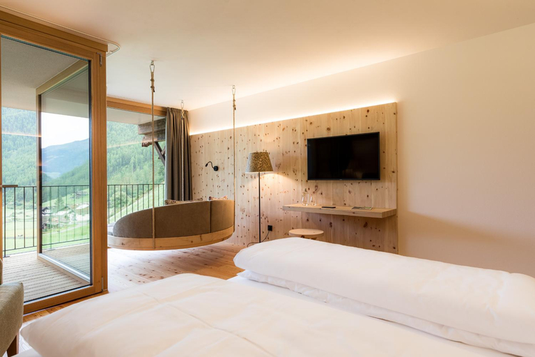 Bedroom 3, Tonzhaus Hotel, Bolzano