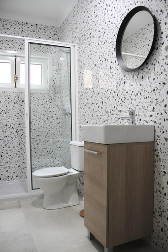 Bathroom 3, Genius Loci Guesthouse, Matosinhos