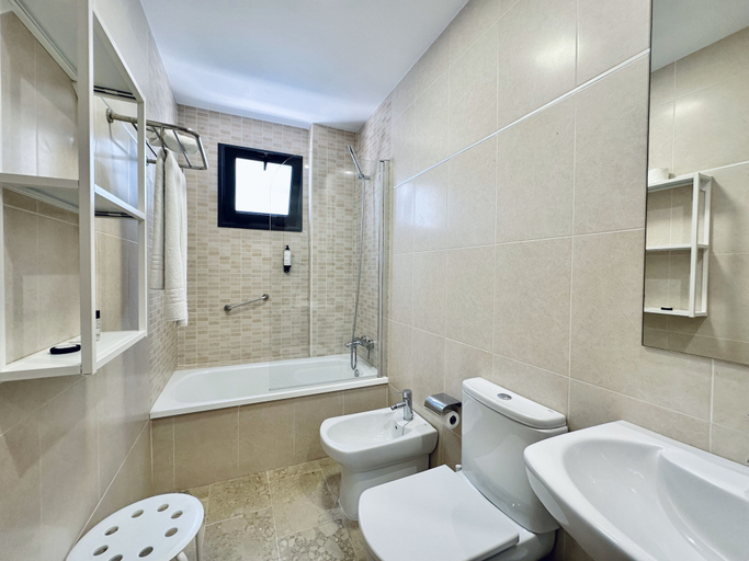 Bathroom 2, Hotel Apartamentos Marina Luz, Cádiz