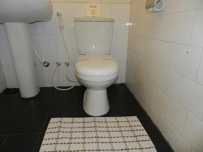 Bathroom 4, Eeescart Family Resort, Bandarawela