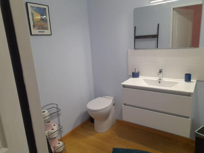 Bathroom, Le Bras d'Or, Meuse