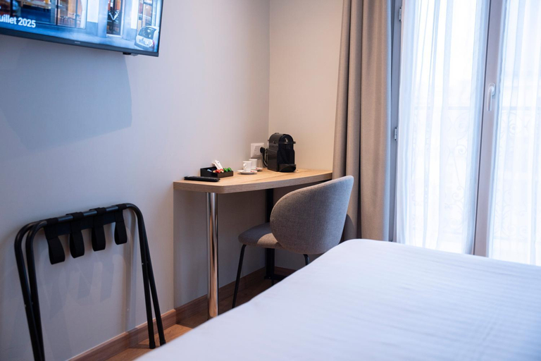 Bedroom 3, Verlain, Paris