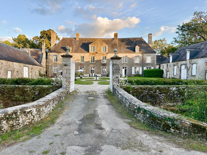 Others 5, Chateau du Fresne, Mayenne