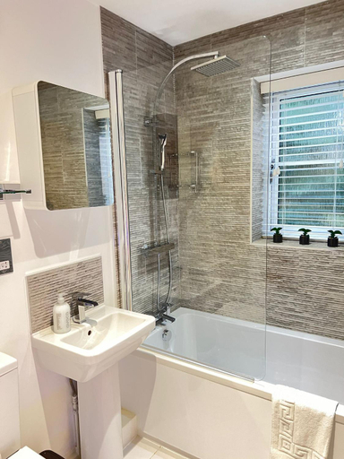 Bathroom 3, Fairy Meadows Hideaway, Peterborough