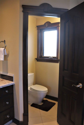 Bathroom 3, Westmount River Inn, Division No. 6