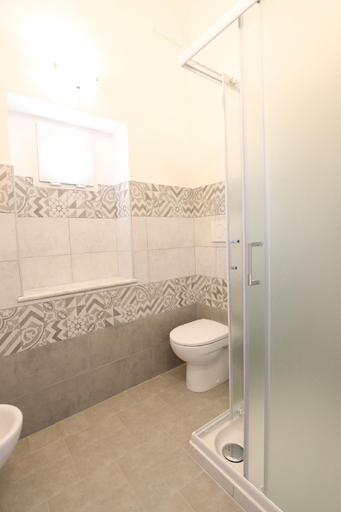 Bathroom 2, La Dolce Vita, Messina