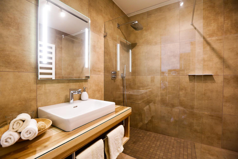 Bathroom 3, Landgasthof Geser, Regensburg