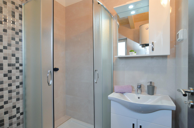 Bathroom 3, House 2065, Žminj