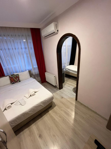 Bedroom 3, moonlight (AY IŞIĞI ), Merkez