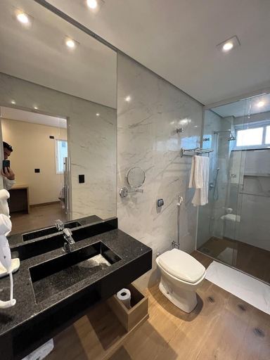 Bathroom 4, Onix Hotel, Assis