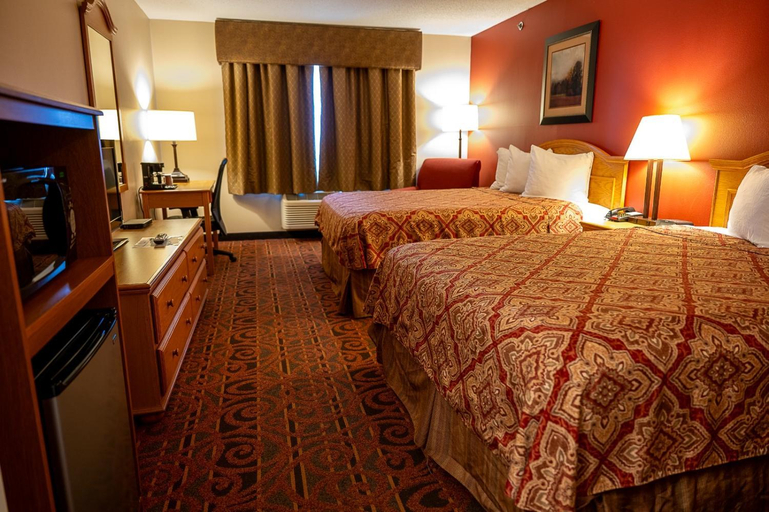 Bedroom 3, Savanna Inn & Suites, Carroll