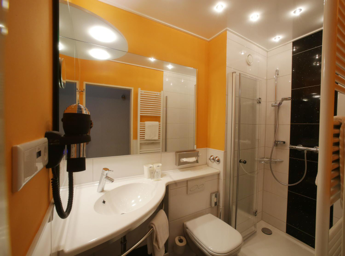 Bathroom 2, Hotel Unterfeldhaus, Mettmann