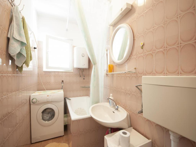 Bathroom 2, Apartments Mira - One Bedroom Apartment with BalconyA2, Supetar