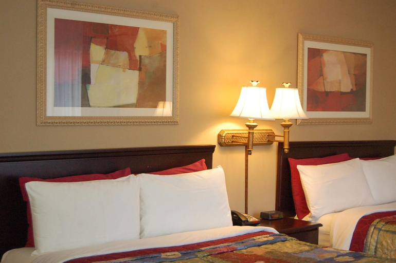 Bedroom 4, Golden Manor Inn & Suites, Meade