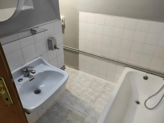 Bathroom 5, Hotel Lido, Attica